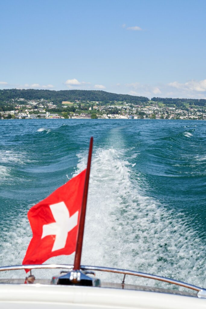 Was kann man in Zürich machen - Genieße eine Schifffahrt