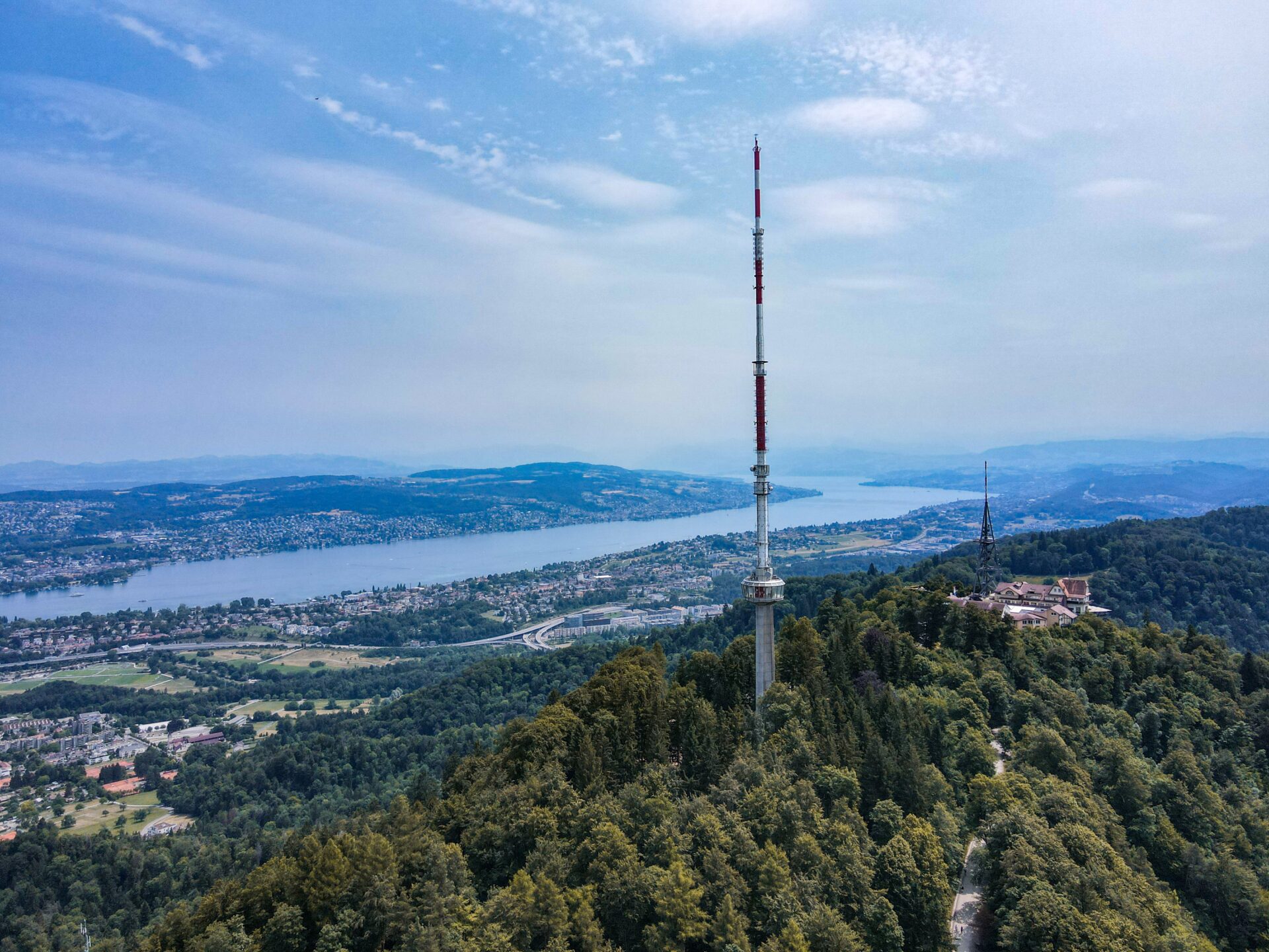 Hiking up the Uetliberg in Zürich | MEININGER Hotels