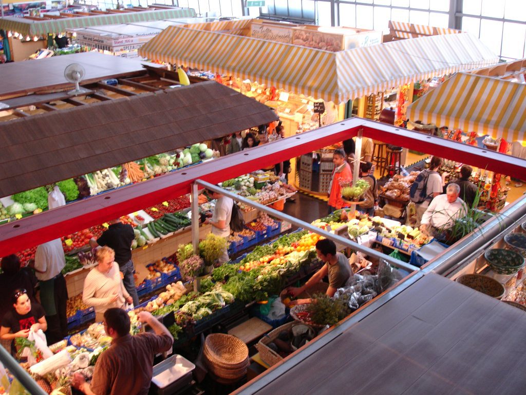 Cool places Frankfurt: the Kleinmarkthalle viewed from above