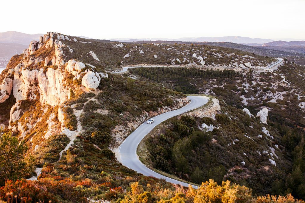 Les Calanques de Marseille: eine Straße auf dem Calanque-Hügel