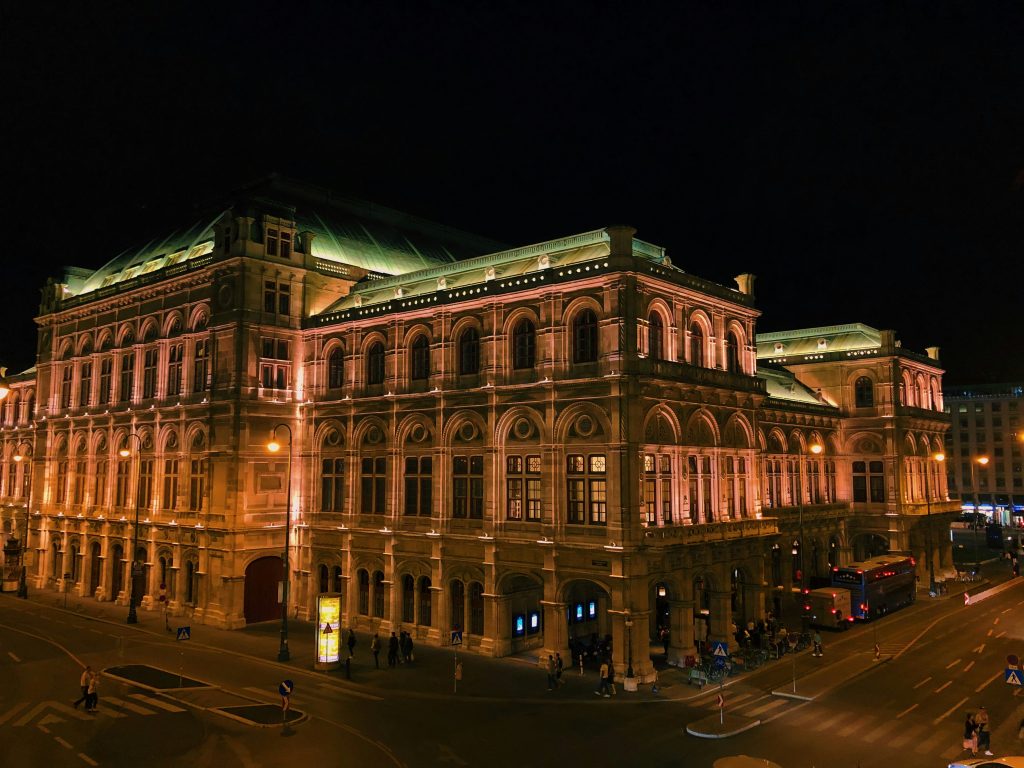 Vienna state opera: the Vienna opera building from the outside at night