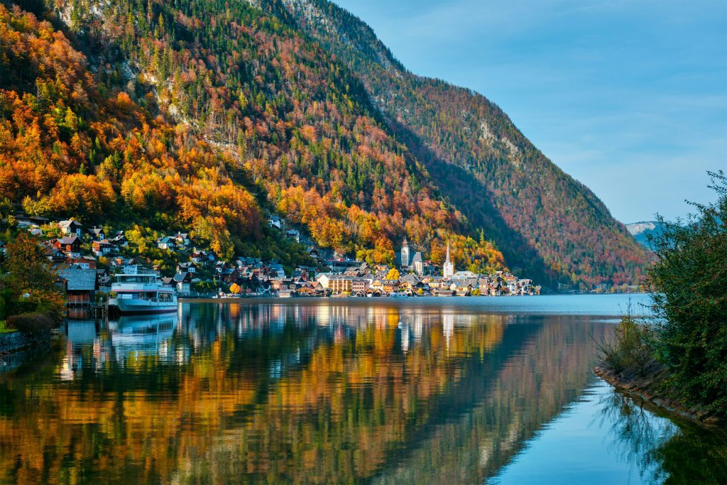 Wanderungen rund um Wien: Salzkammergut-Landschaft im Herbst