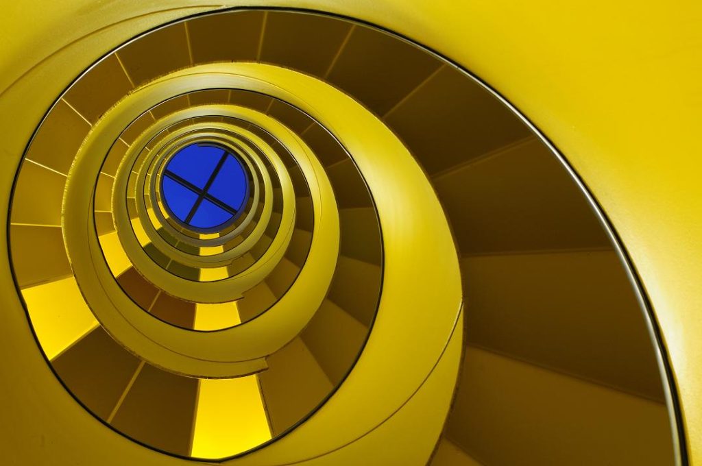 Best Instagram spots in Geneva: yellow staircase