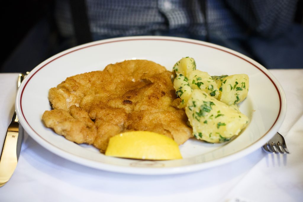 Gut und günstig essen in Salzburg: Wiener Schnitzel im GablerBräu