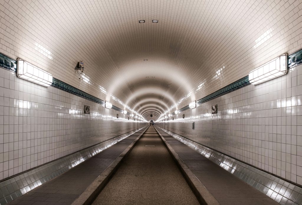 Hamburg Instagram spots: im Inneren des Elbtunnels