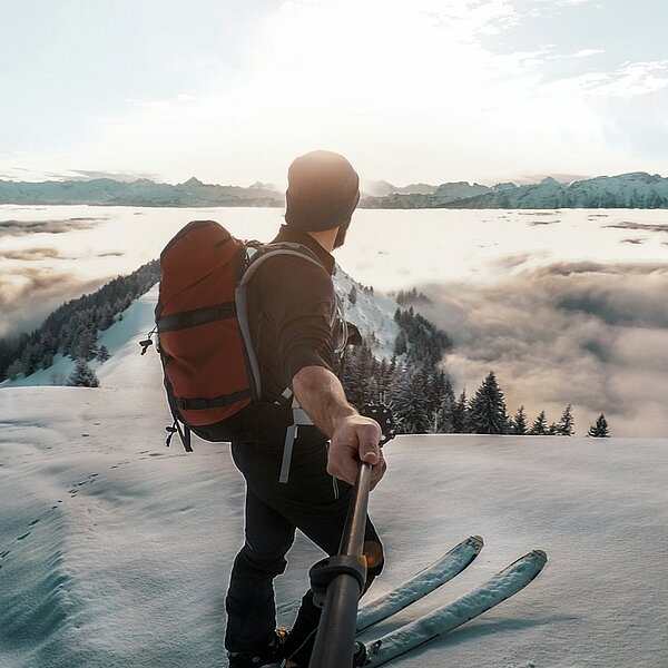 Image showing a person skiing for our book now campaign